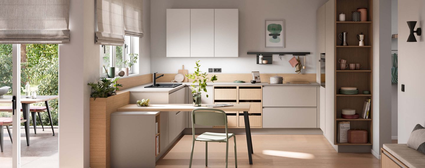 Moderne Häcker Küche in Beige und Weiß mit Holzdetails, integrierter Sitzbank und Essplatz, funktionale Wohnküche mit viel Stauraum und natürlicher Optik